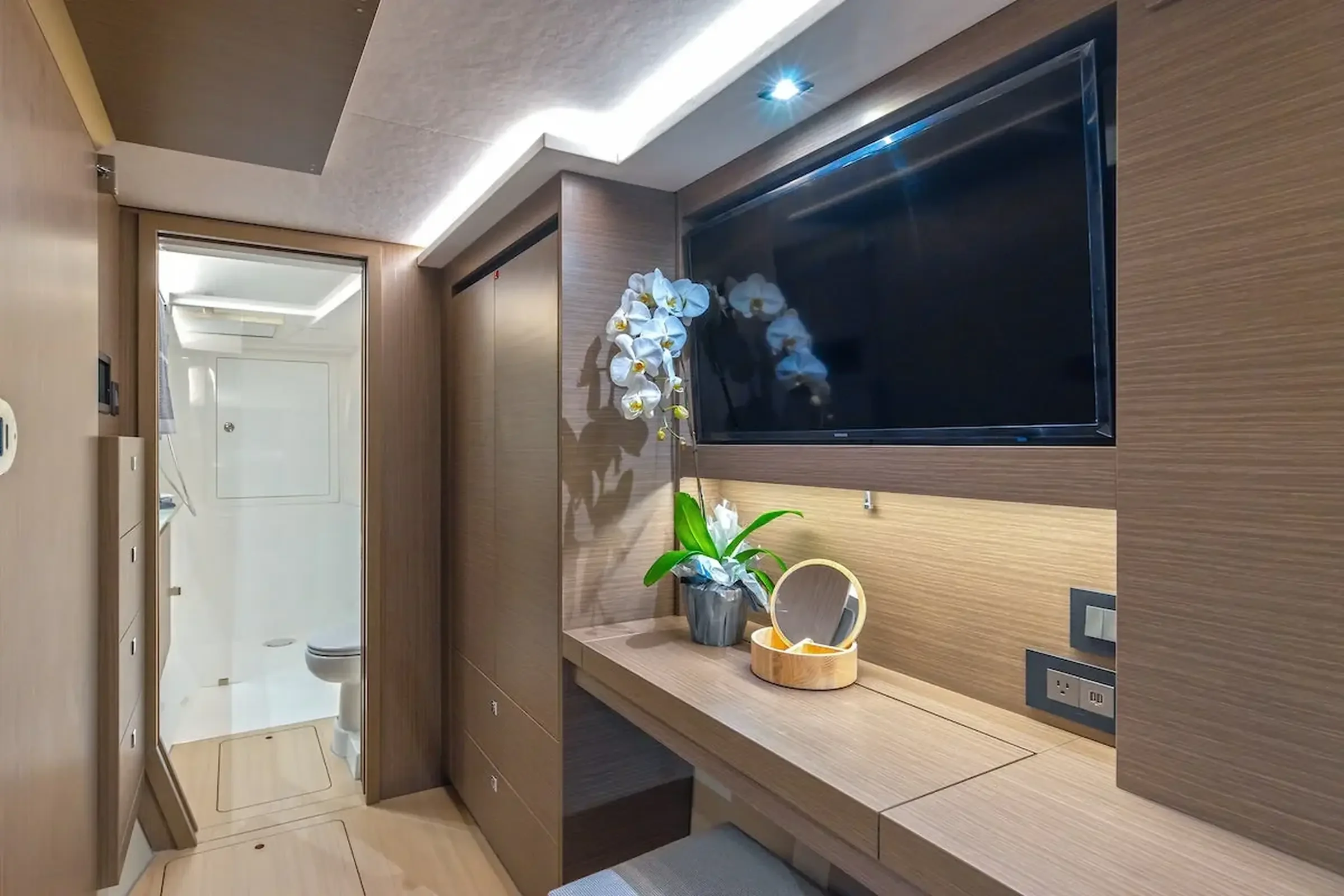 Leopard 40 Powercat - coiffeuse et salle de bain