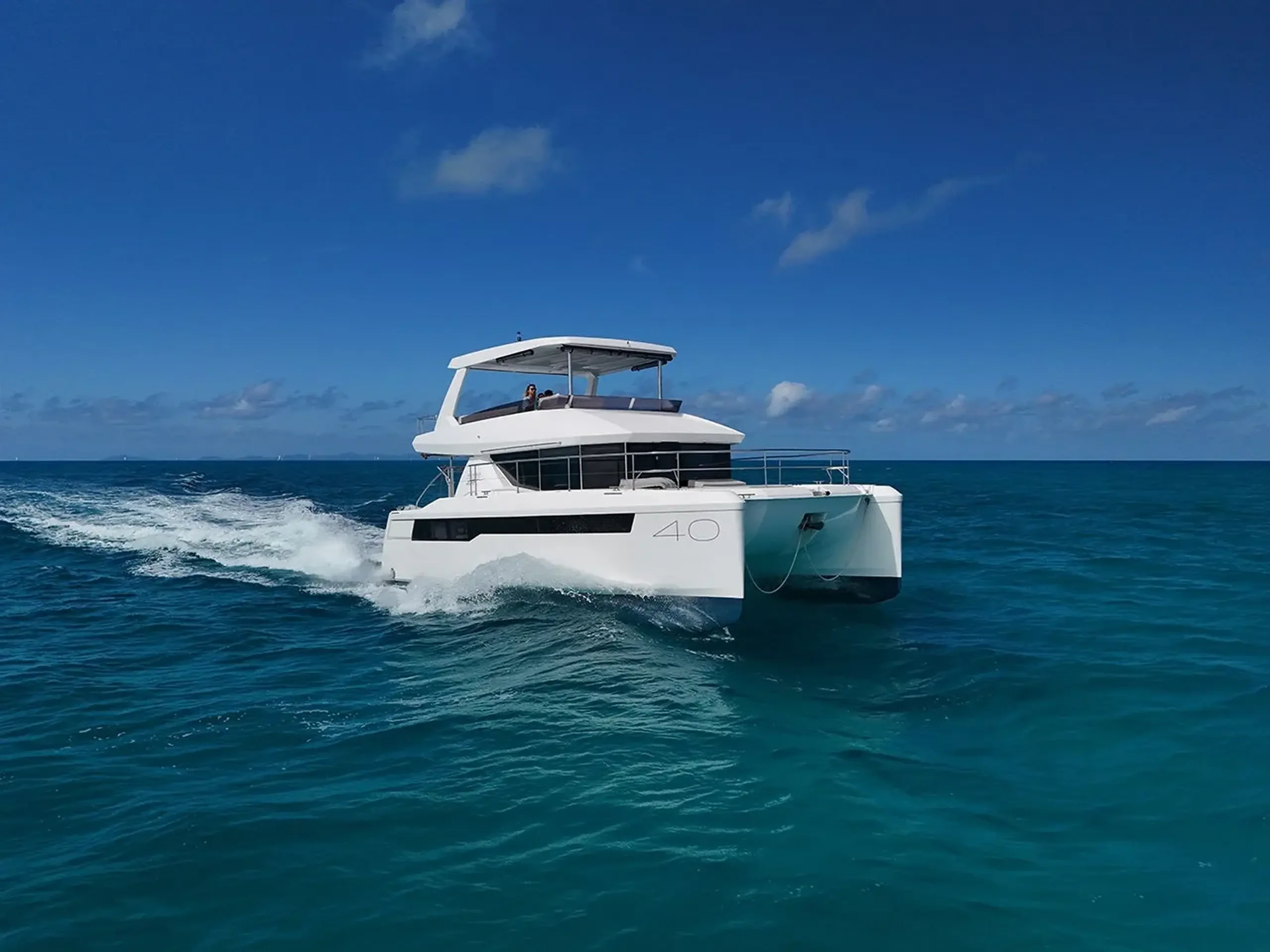 Leopard 40 Powercat - vue drone en navigation