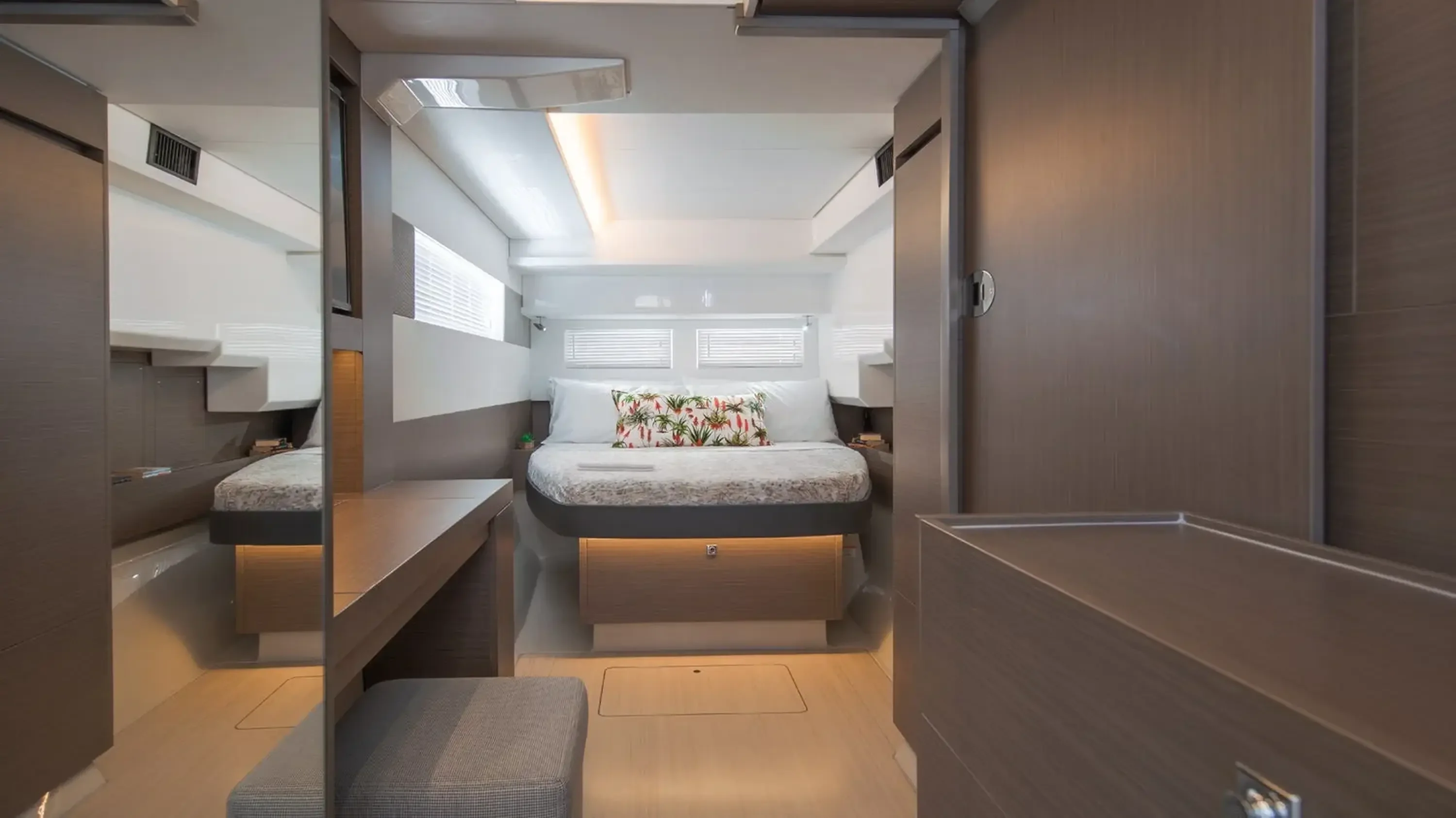Leopard 46 Powercat - cabine