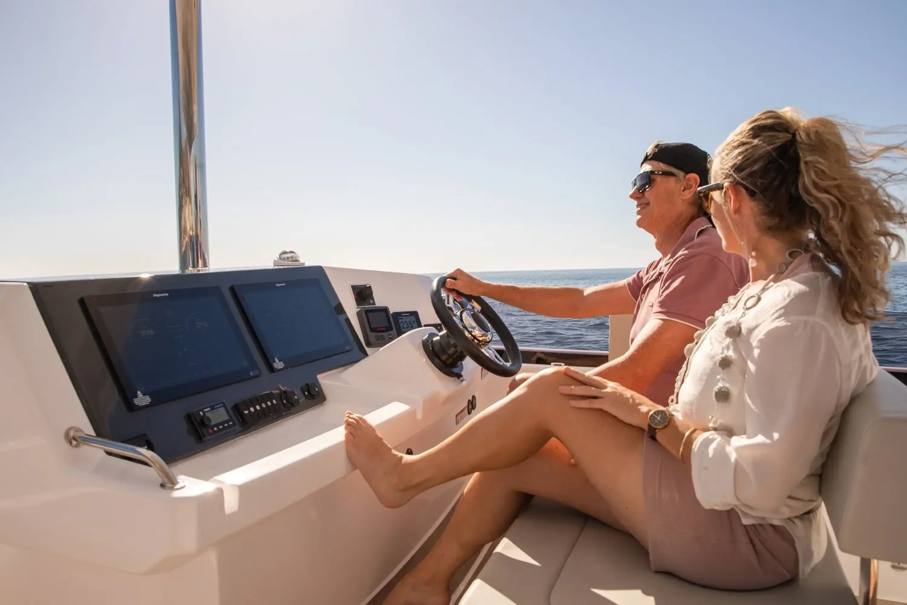 Leopard 46 Powercat - poste de barre en navigation