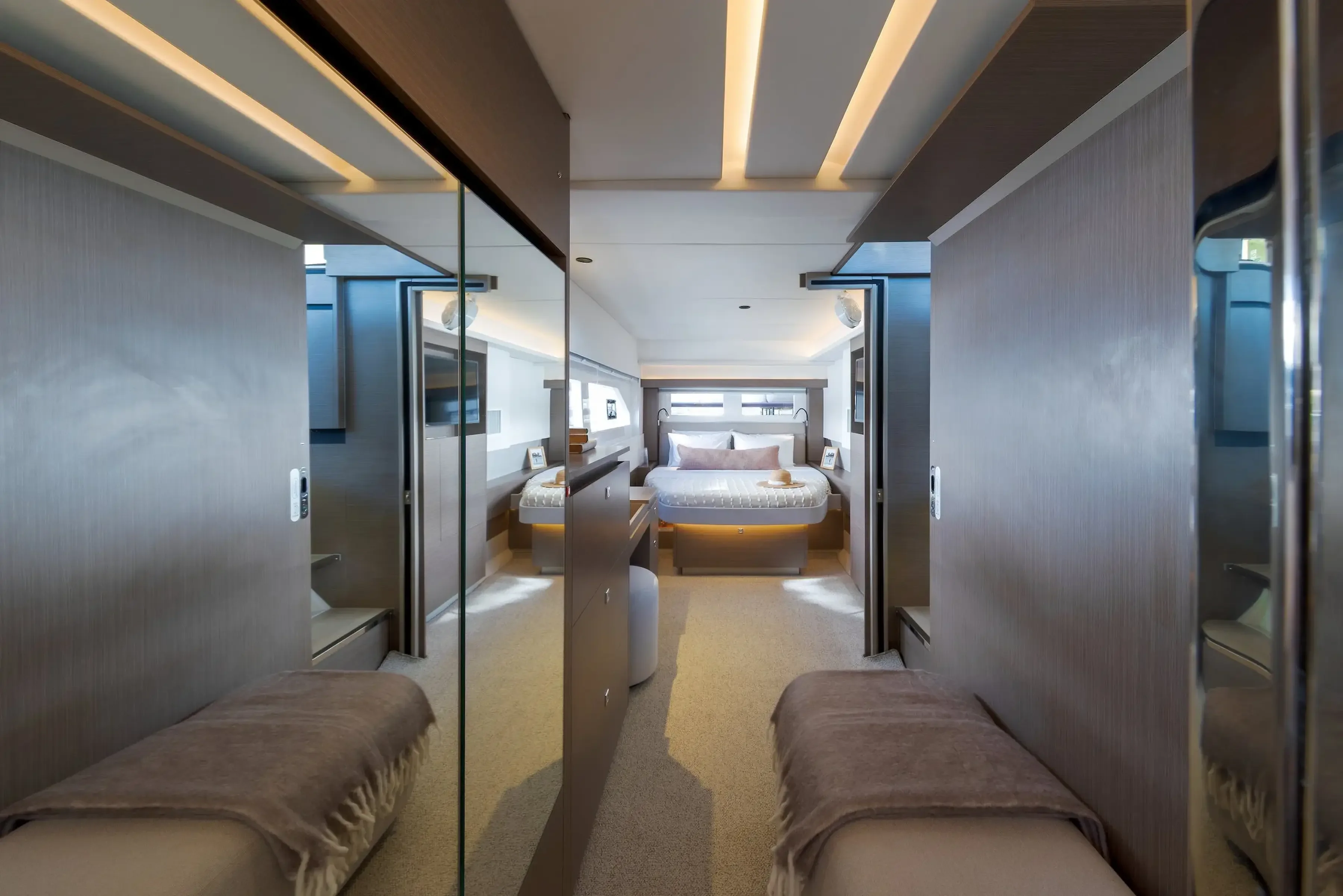 Leopard 53 Powercat - cabine, couchette