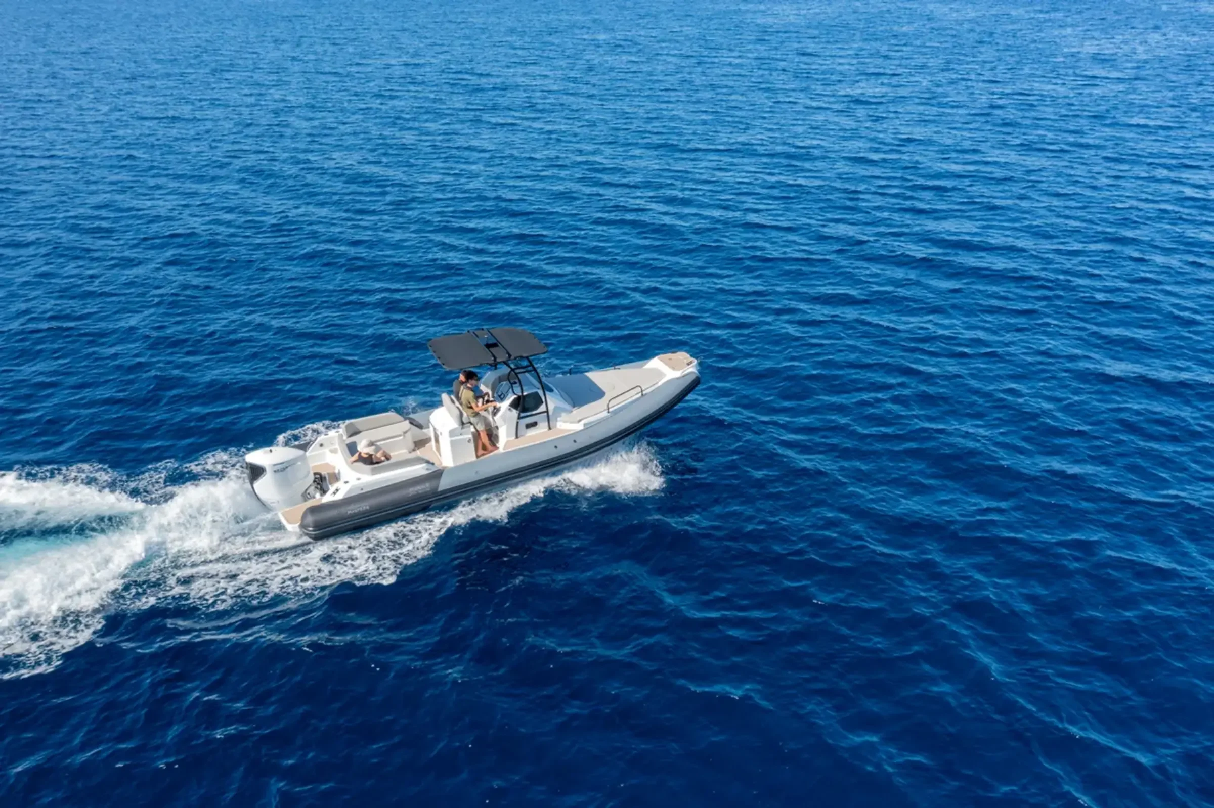 Altore 900 Cabine, vue aérienne en navigation