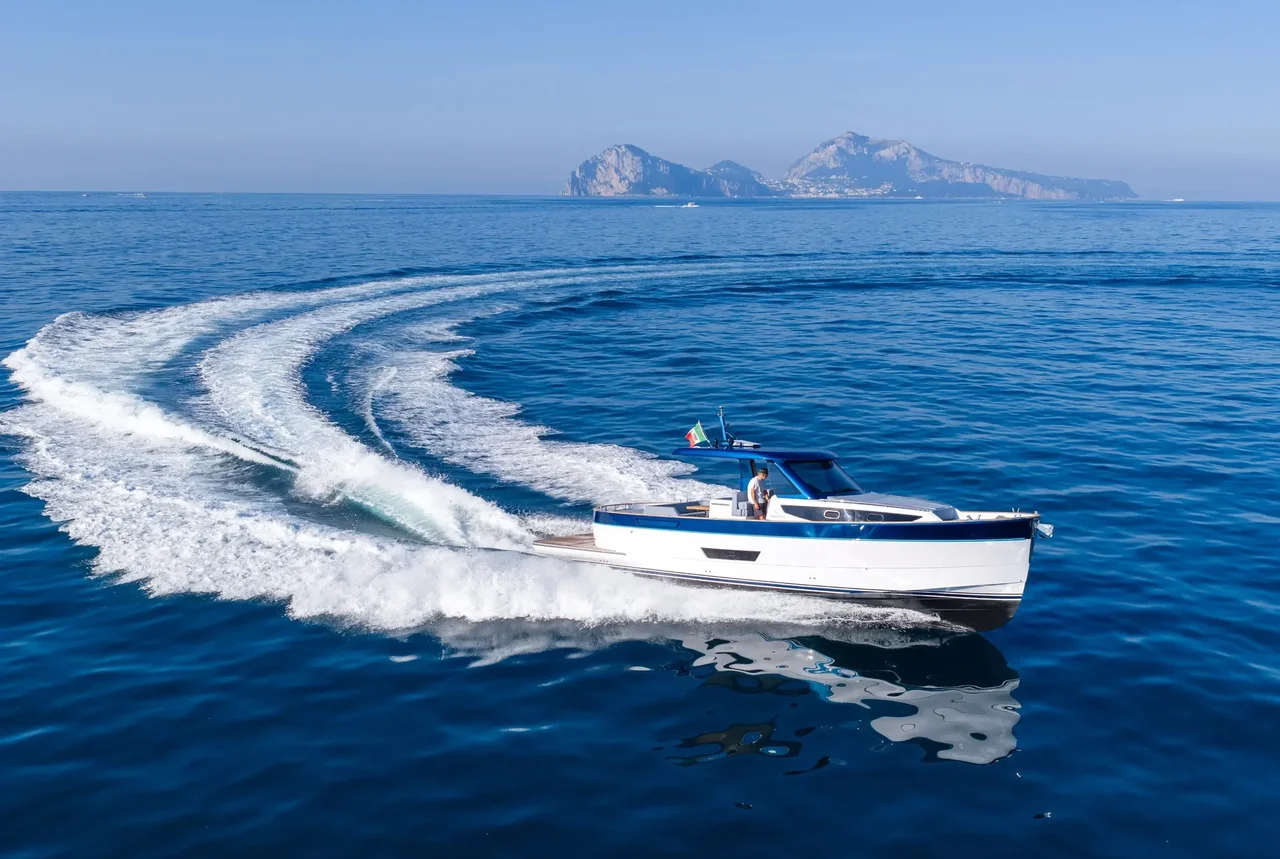 Gozzo 42 — exterior