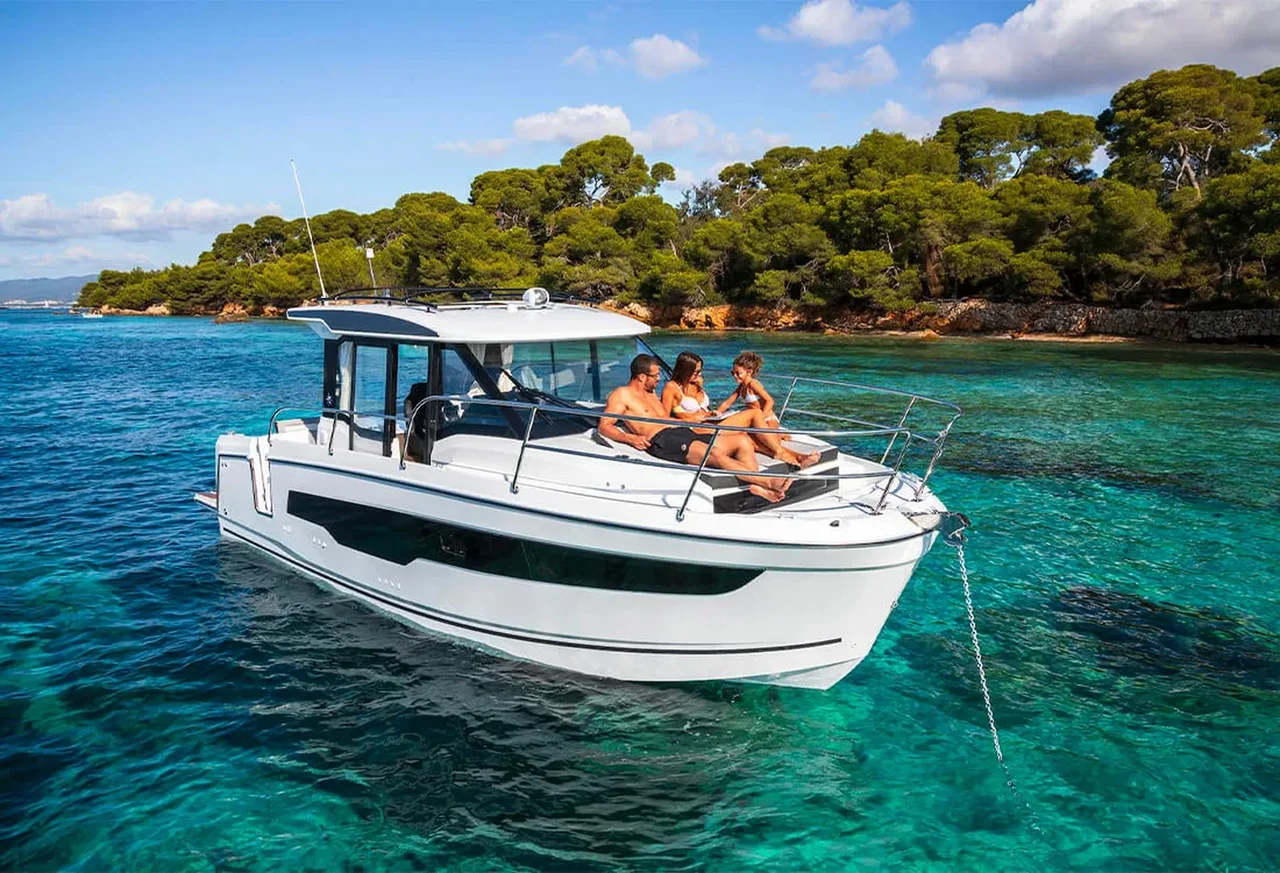 Cap Camarat 9.0 WA — exterior