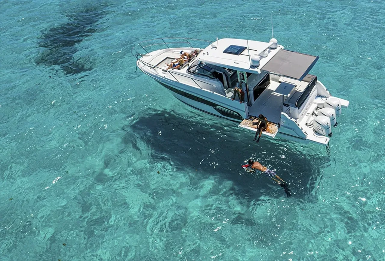 Cap Camarat 9.0 WA — exterior